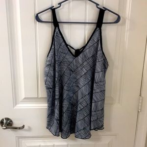 Stitch fix black and white v-neck tank w back tie